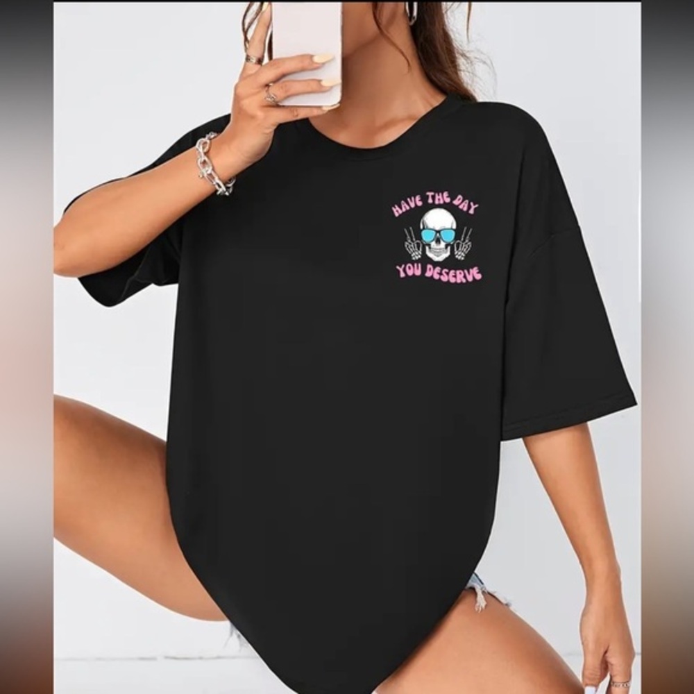 Skull Print Black Graphic Tee Relaxed Fit Oversized Style NWT